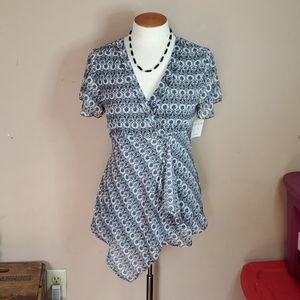 Momentum black & white polyester top size 12